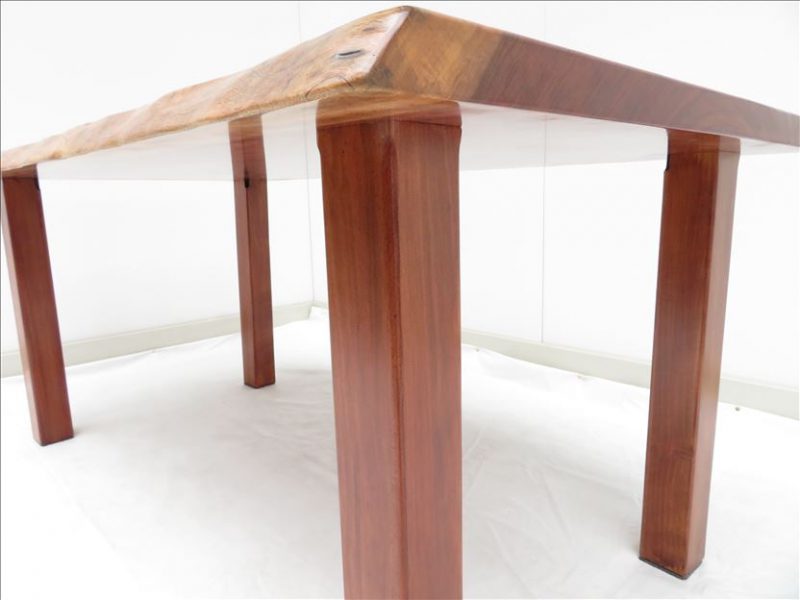 ブビンガ　一枚板テーブル（BU-002)　　価格；260,000（円）