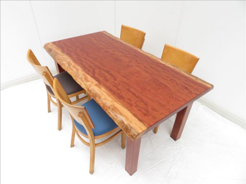 ブビンガ　一枚板テーブル（BU-002)　　価格；260,000（円）