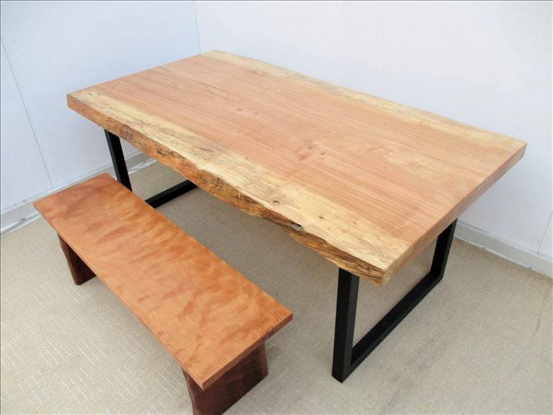 トチ　一枚板テーブル　（TO-009)　　価格；550,000円
