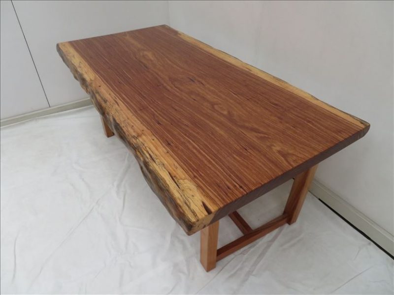 ベリ（BRI-001)　一枚板テーブル　　販売価格；350，000円