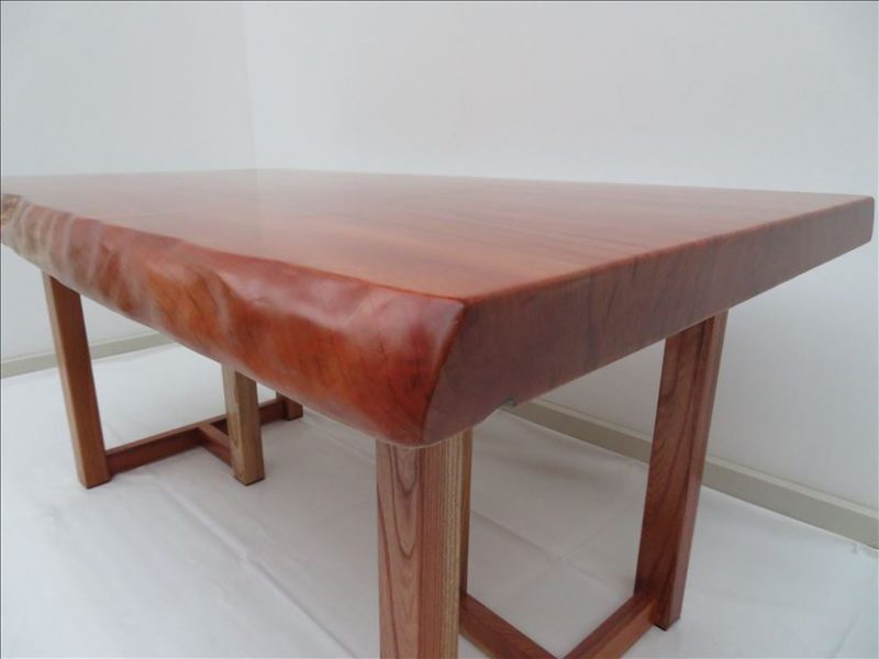 カツラ　一枚板テーブル（KT-001)　　価格；300,000（円）